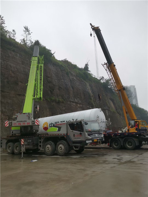 金沙县“不怕风雨冻”—— 吊车的 “恶劣环境适应” 技术